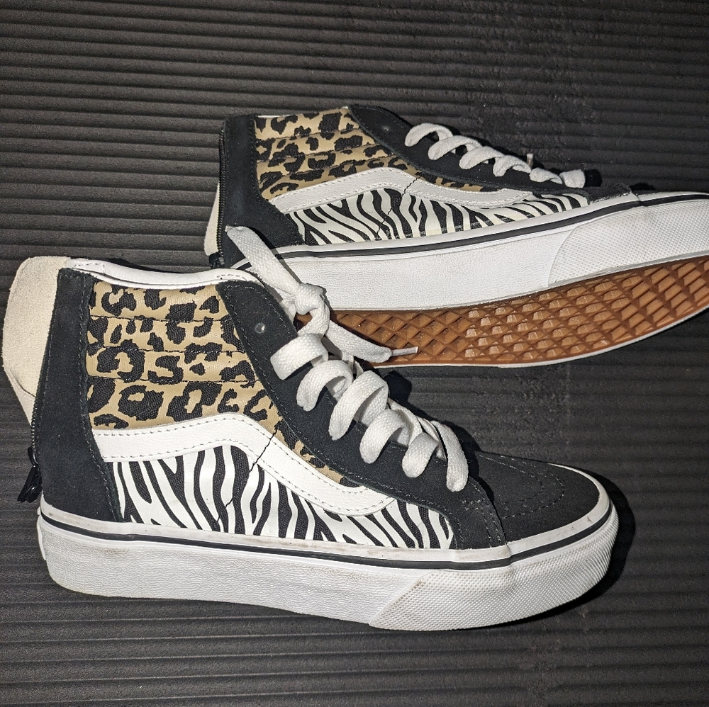 NWOT Vans leopard zebra high tops, sz 1.5